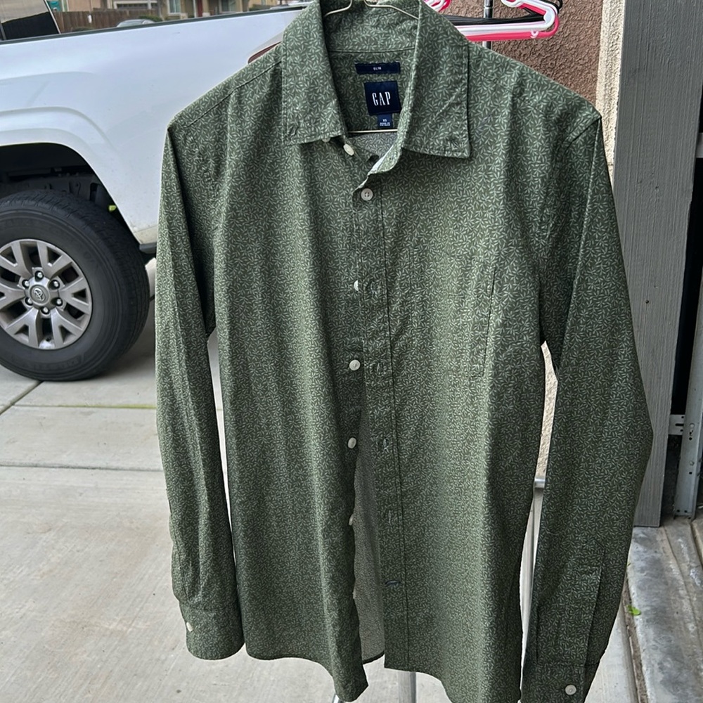 Small GAP Green Leaf Button-up